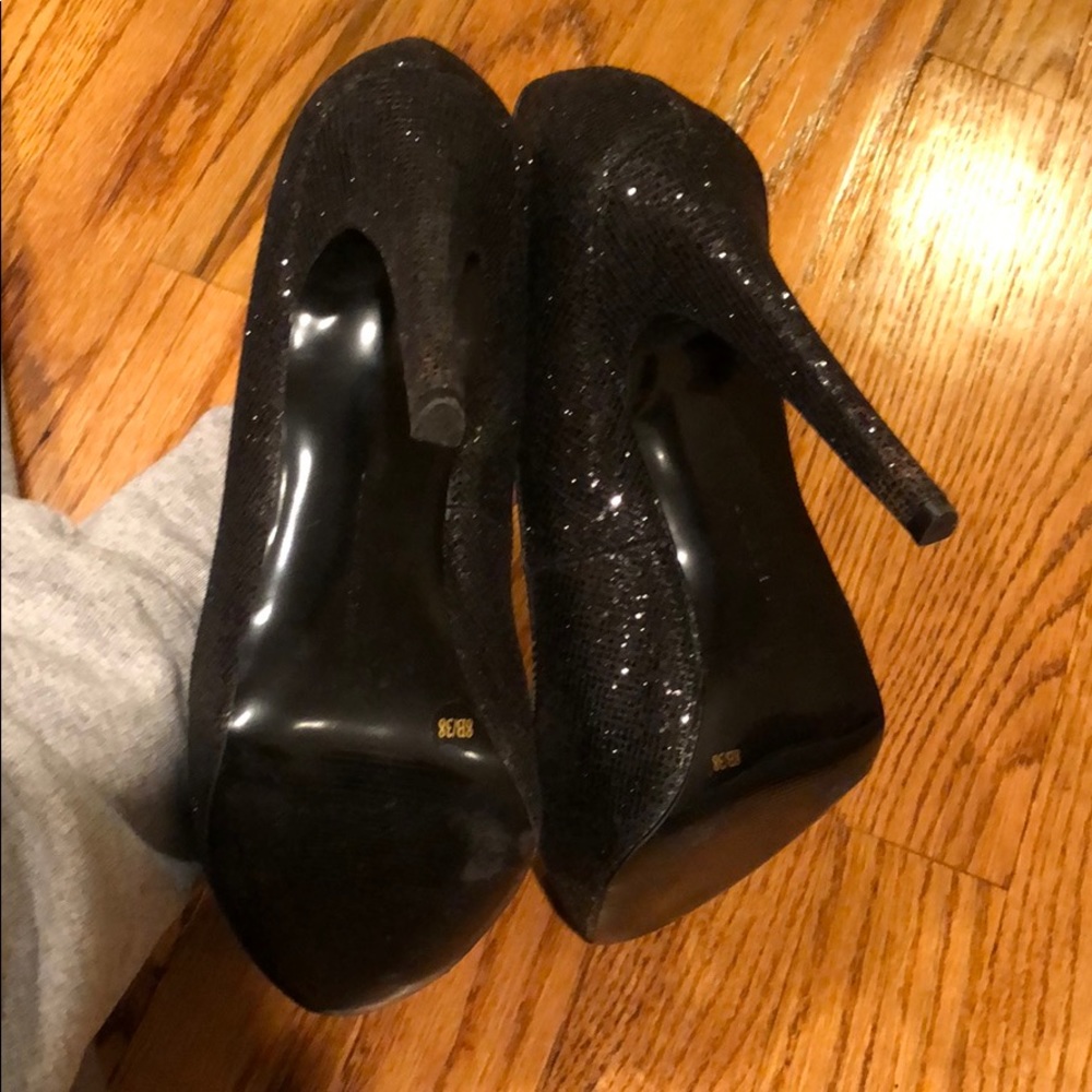 Heels - Picture 3 of 3